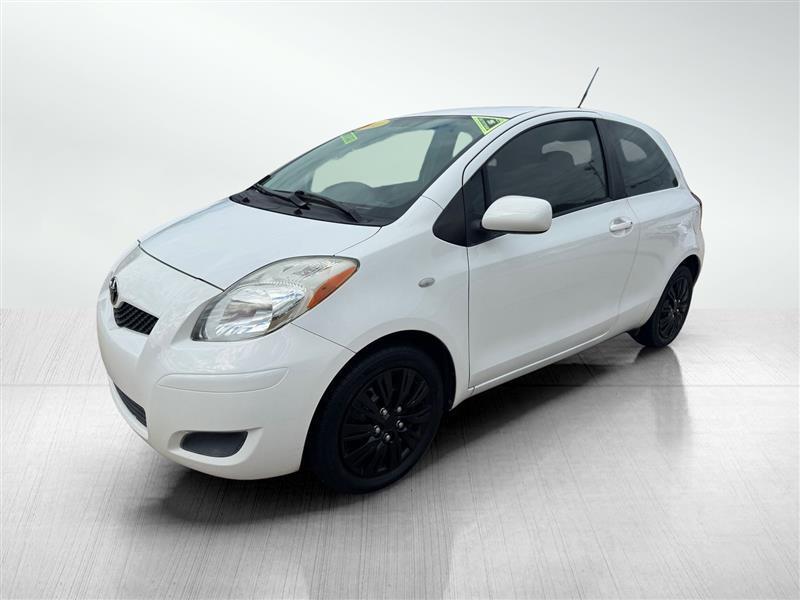 Toyota Yaris Base 2D Hatchback 2011
