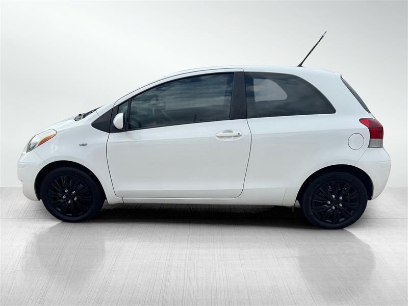Toyota Yaris Base 2D Hatchback 2011