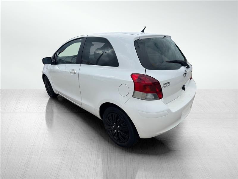 Toyota Yaris Base 2D Hatchback 2011