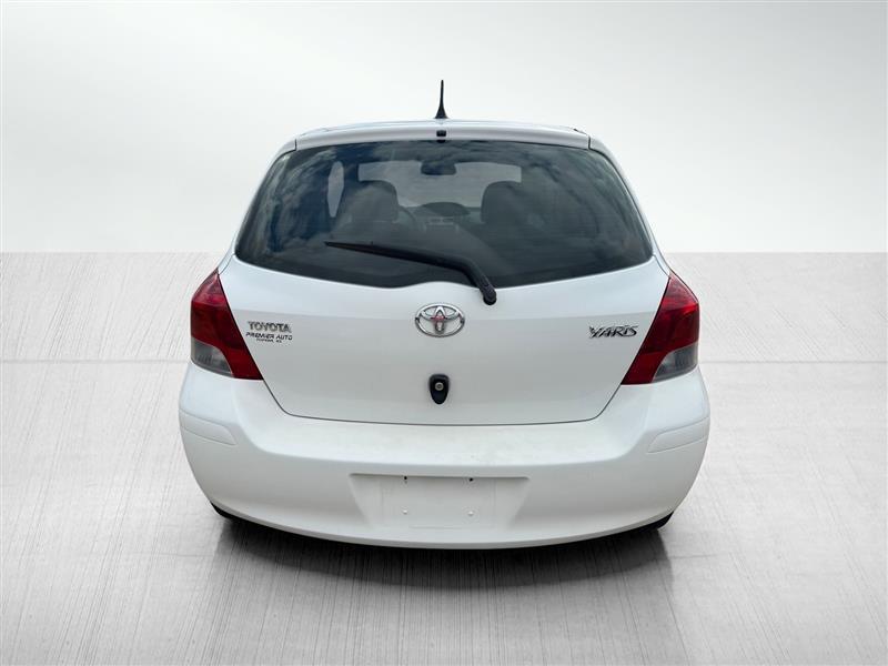 Toyota Yaris Base 2D Hatchback 2011