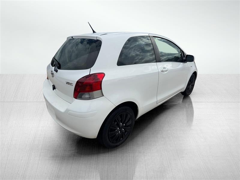 Toyota Yaris Base 2D Hatchback 2011