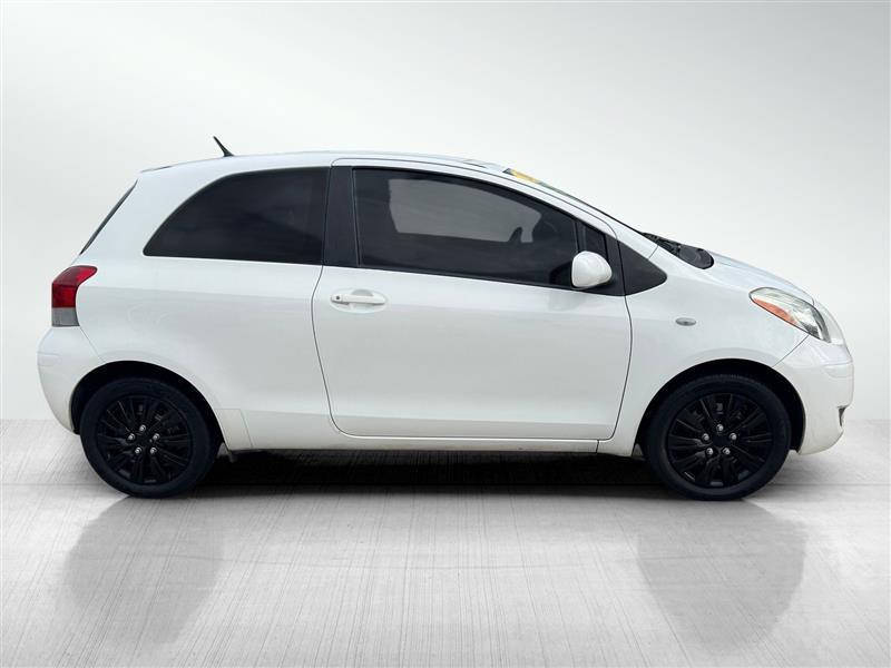 Toyota Yaris Base 2D Hatchback 2011