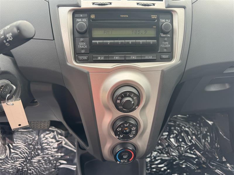 Toyota Yaris Base 2D Hatchback 2011