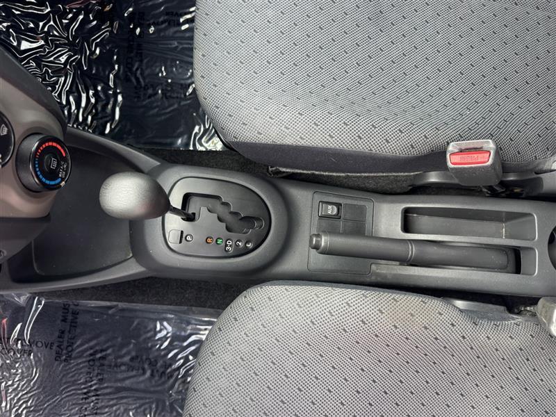 Toyota Yaris Base 2D Hatchback 2011