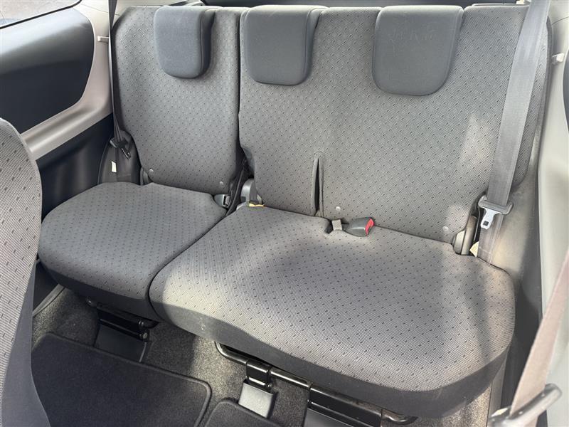 Toyota Yaris Base 2D Hatchback 2011
