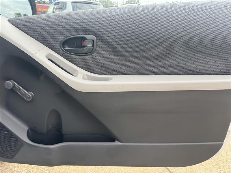 Toyota Yaris Base 2D Hatchback 2011