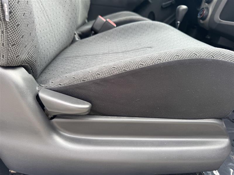 Toyota Yaris Base 2D Hatchback 2011