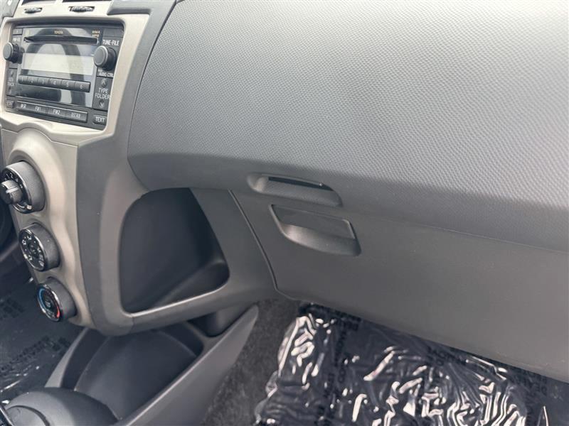 Toyota Yaris Base 2D Hatchback 2011