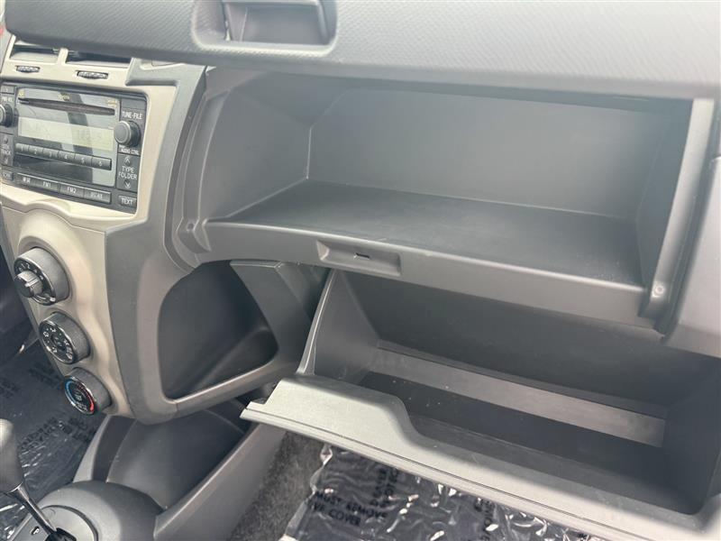Toyota Yaris Base 2D Hatchback 2011