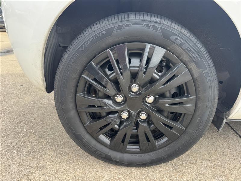 Toyota Yaris Base 2D Hatchback 2011