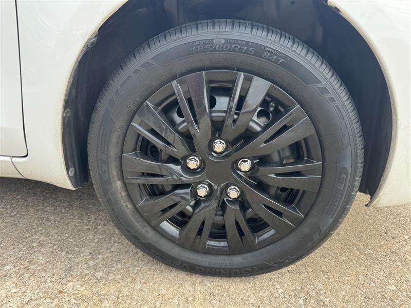 Toyota Yaris Base 2D Hatchback 2011