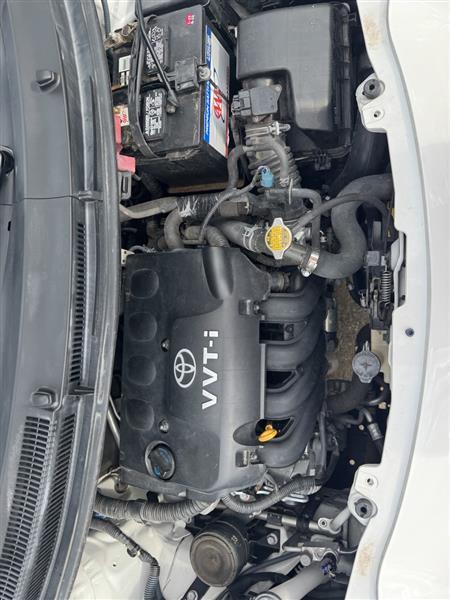 Toyota Yaris Base 2D Hatchback 2011