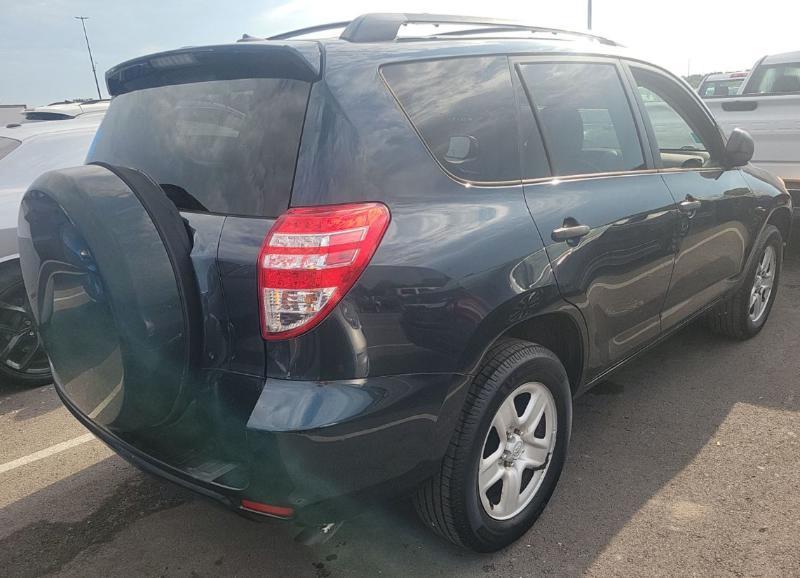 Toyota RAV4 Base 2011