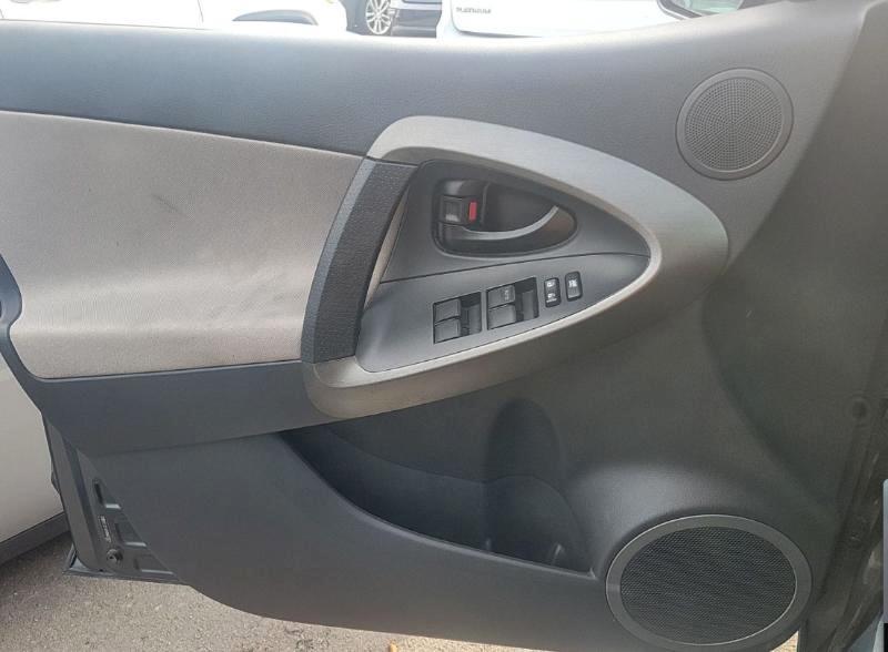 Toyota RAV4 Base 2011