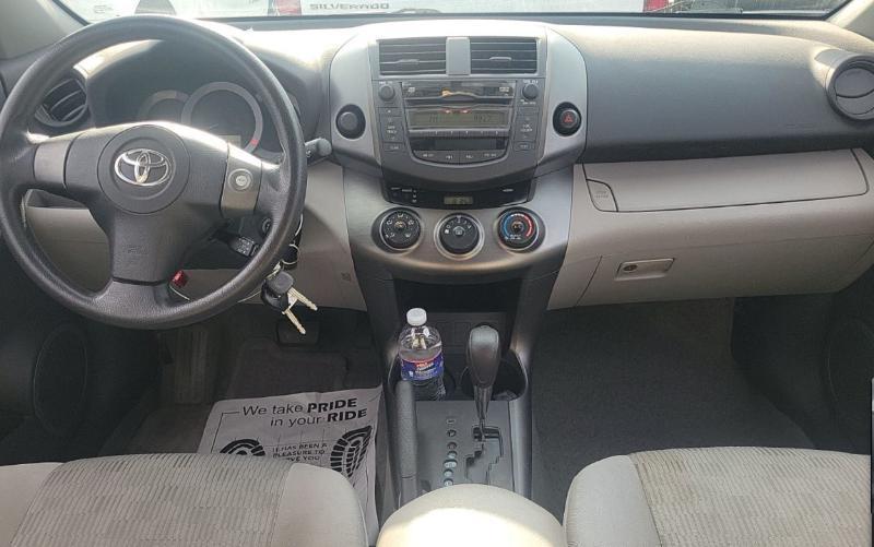 Toyota RAV4 Base 2011