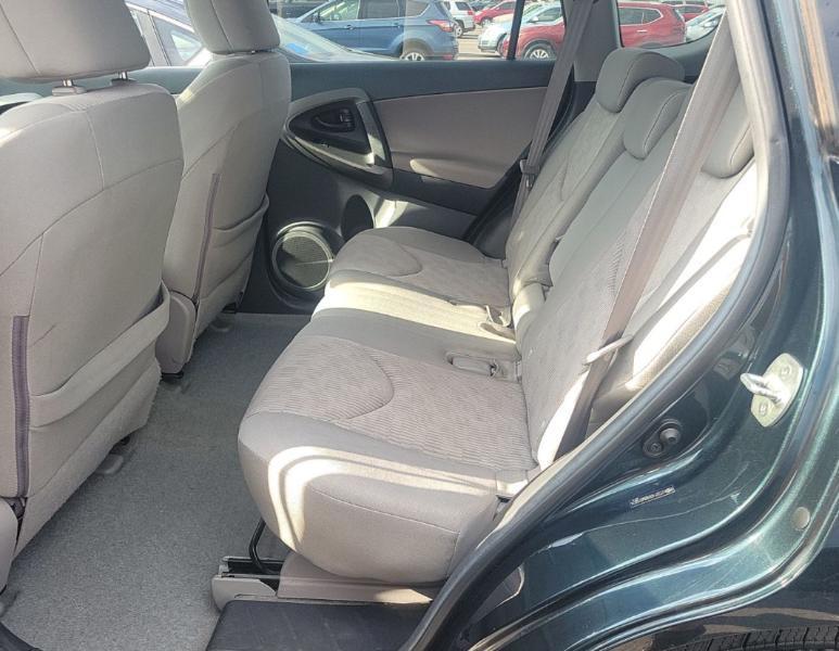 Toyota RAV4 Base 2011