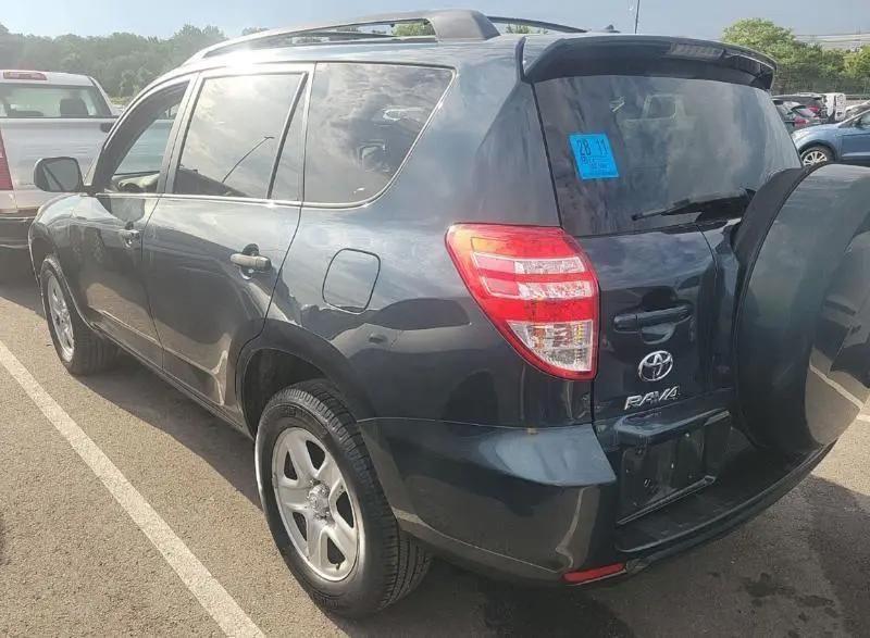Toyota RAV4 Base 2011