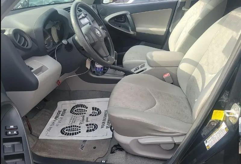 Toyota RAV4 Base 2011