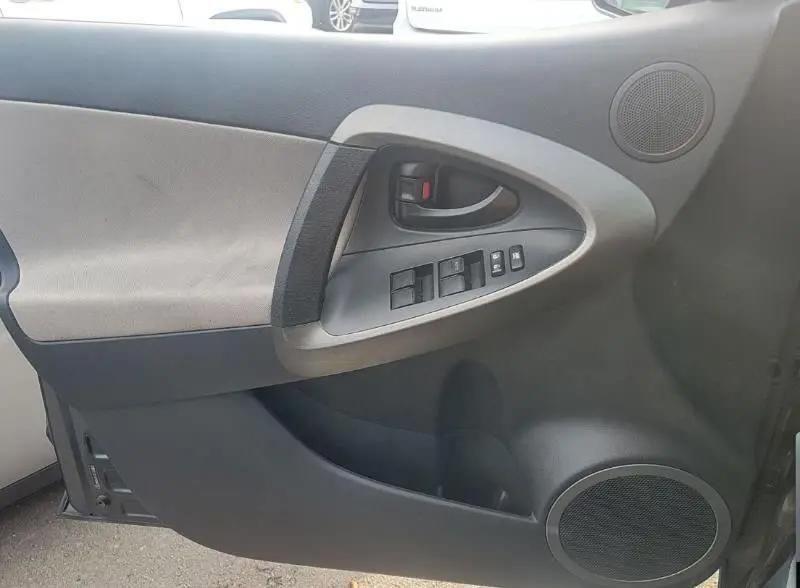 Toyota RAV4 Base 2011