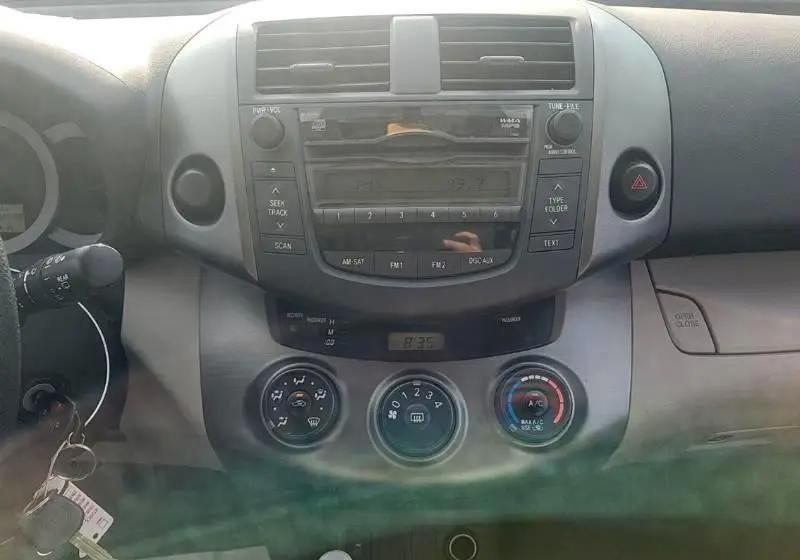 Toyota RAV4 Base 2011