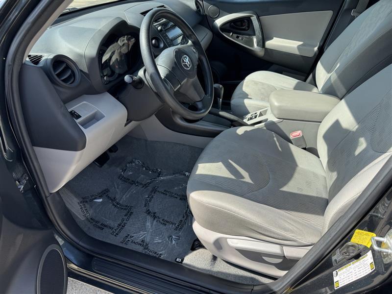Toyota RAV4 Base 2011