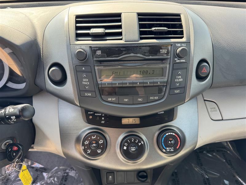 Toyota RAV4 Base 2011