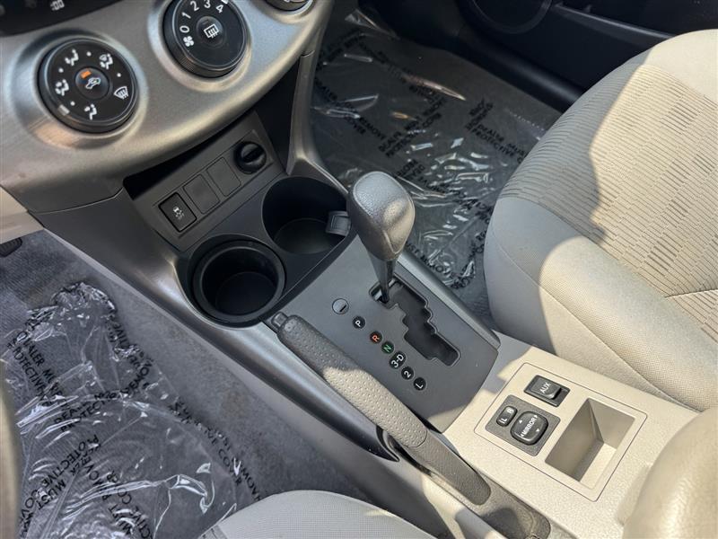 Toyota RAV4 Base 2011