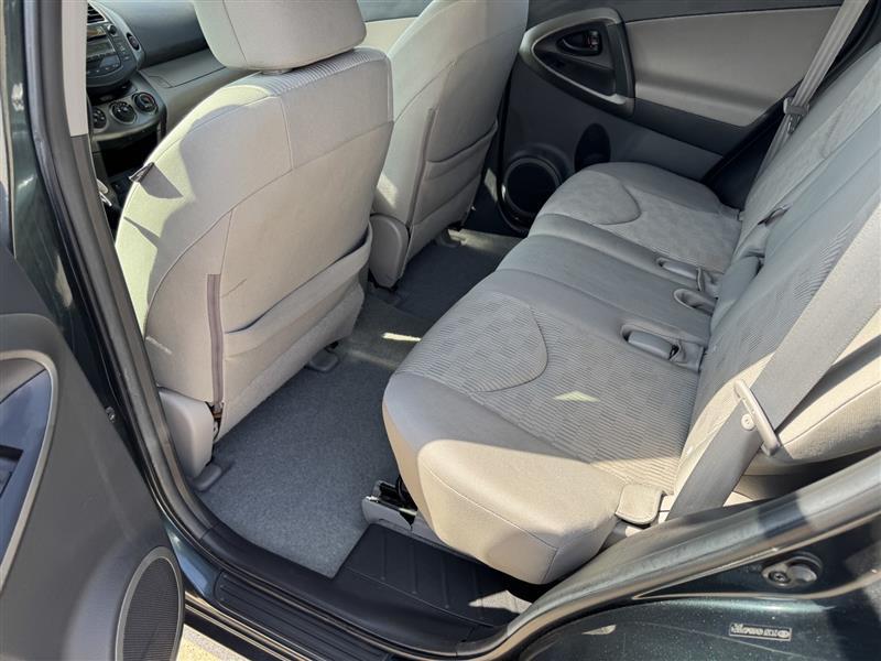 Toyota RAV4 Base 2011