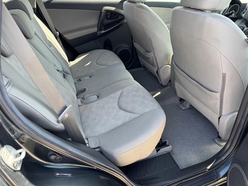 Toyota RAV4 Base 2011