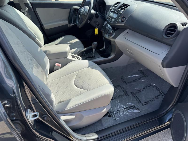 Toyota RAV4 Base 2011