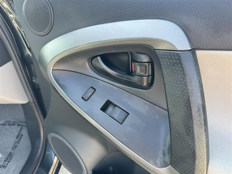 Toyota RAV4 Base 2011