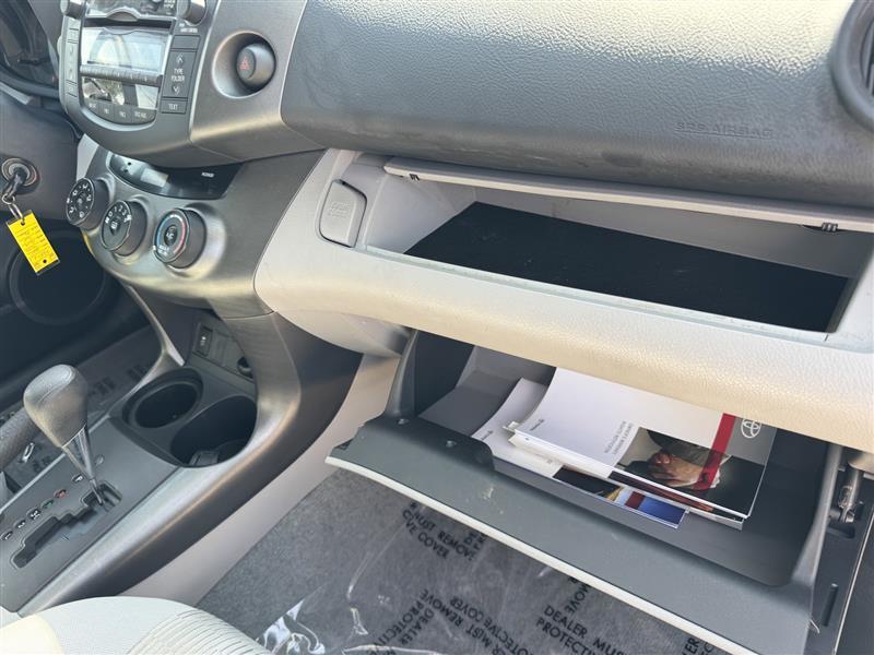 Toyota RAV4 Base 2011