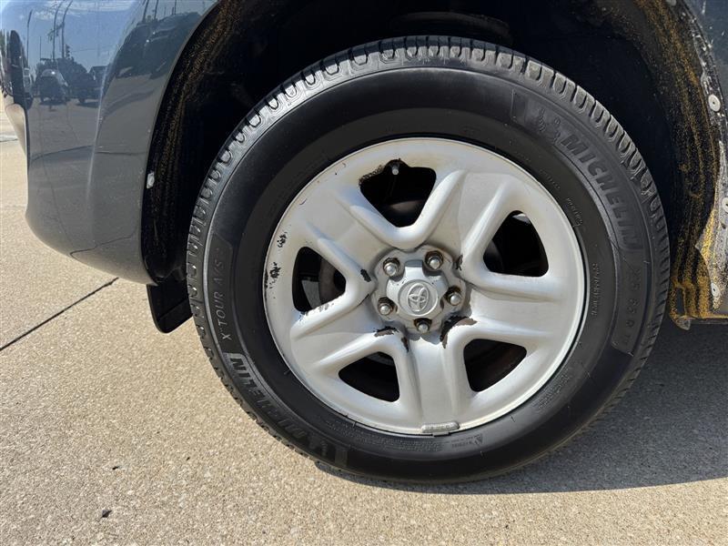Toyota RAV4 Base 2011