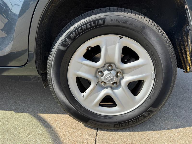 Toyota RAV4 Base 2011