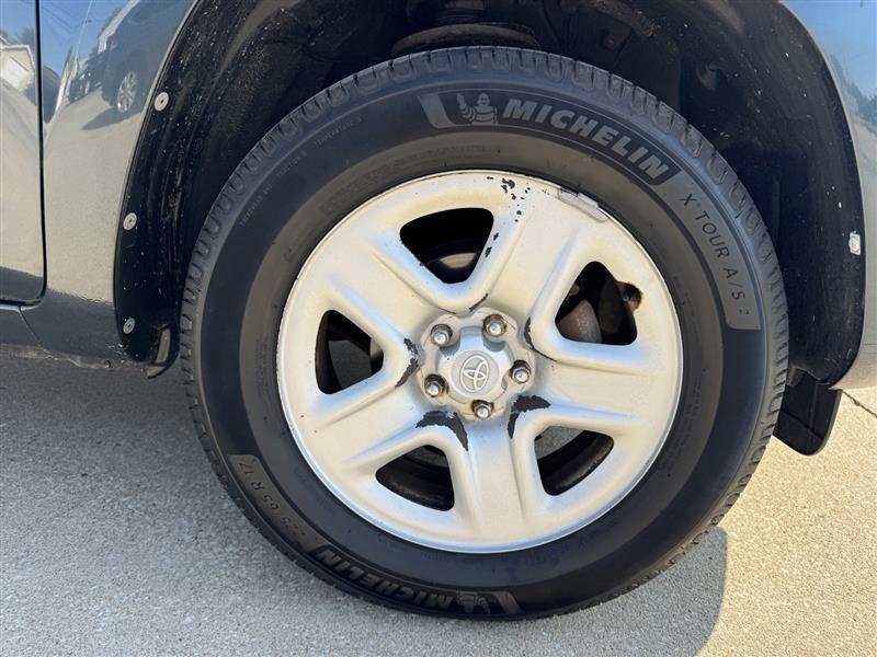 Toyota RAV4 Base 2011