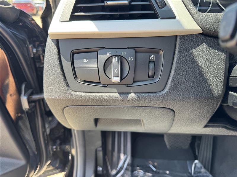 BMW 3-Series 320i xDrive 2015