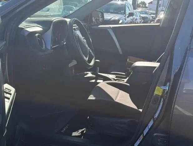 Toyota RAV4 LE AWD 2016