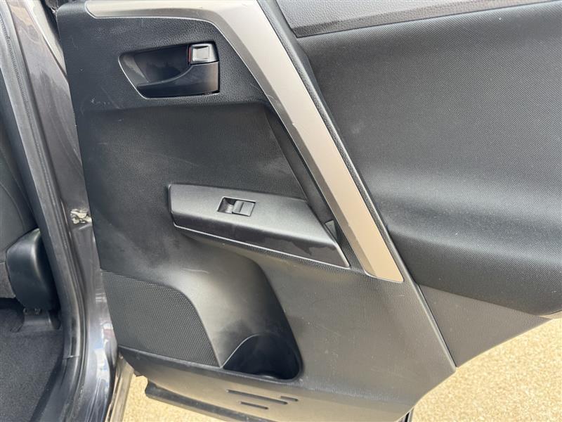 Toyota RAV4 LE AWD 2016