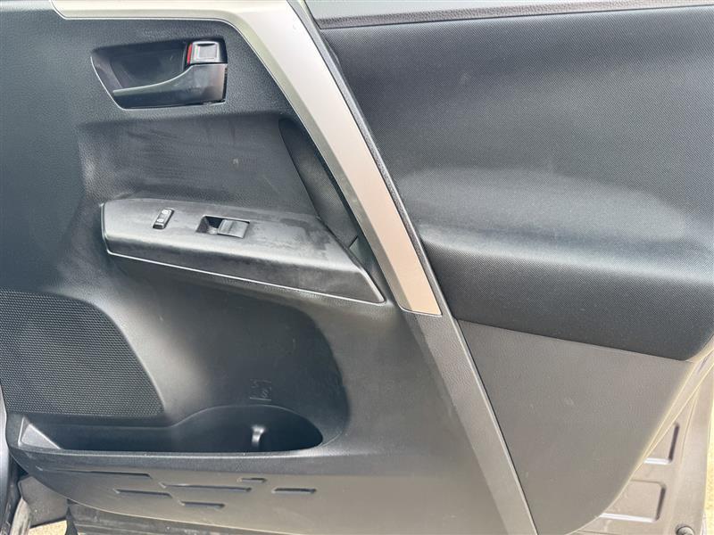 Toyota RAV4 LE AWD 2016
