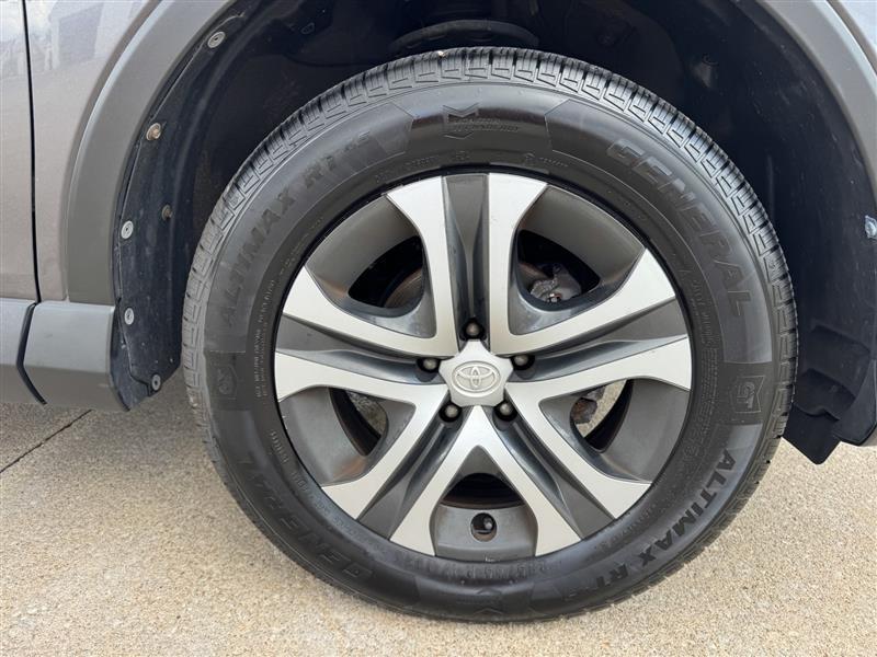 Toyota RAV4 LE AWD 2016
