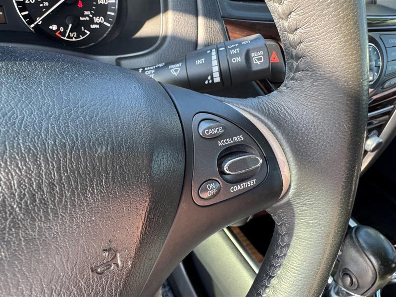Nissan Pathfinder SL 2015
