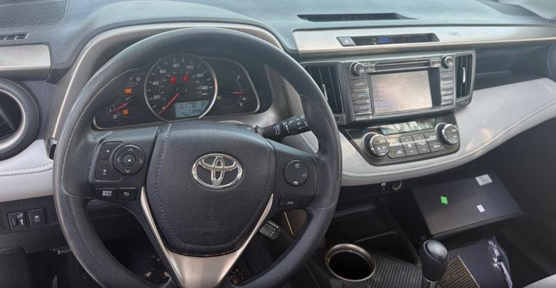 Toyota RAV4 XLE FWD 2014
