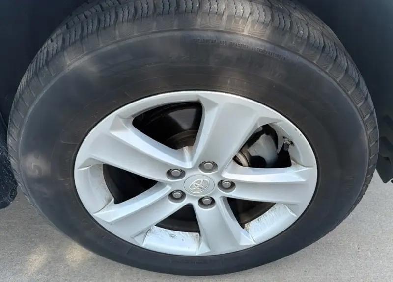 Toyota RAV4 XLE FWD 2014