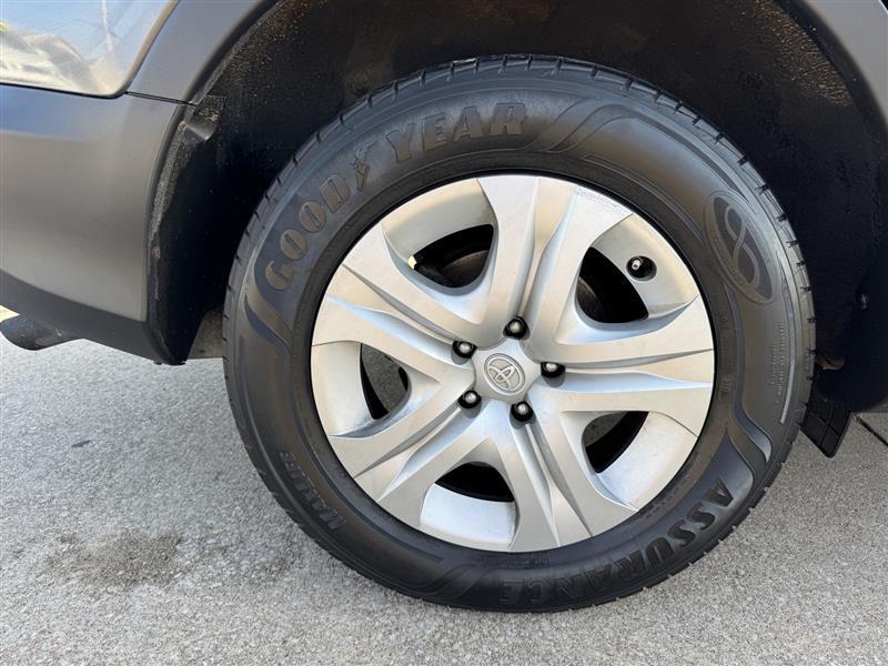 Toyota RAV4 LE AWD 2014