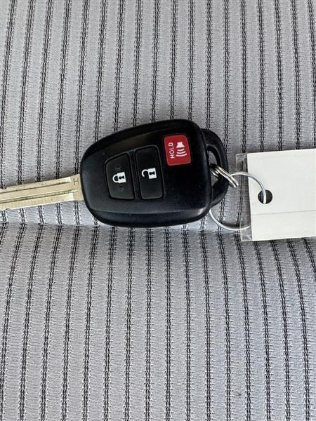 Toyota RAV4 LE AWD 2014