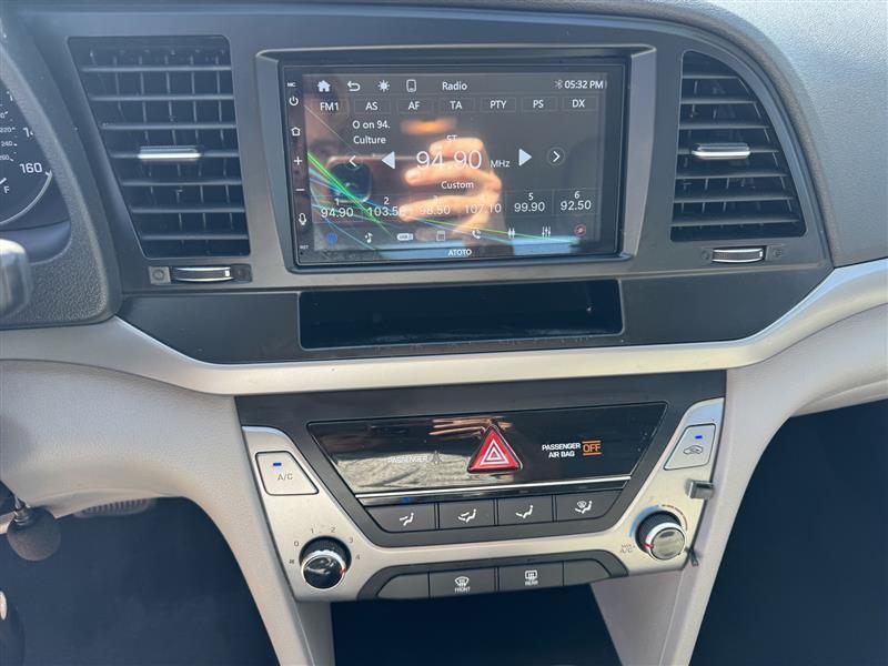 Hyundai Elantra SE 2017