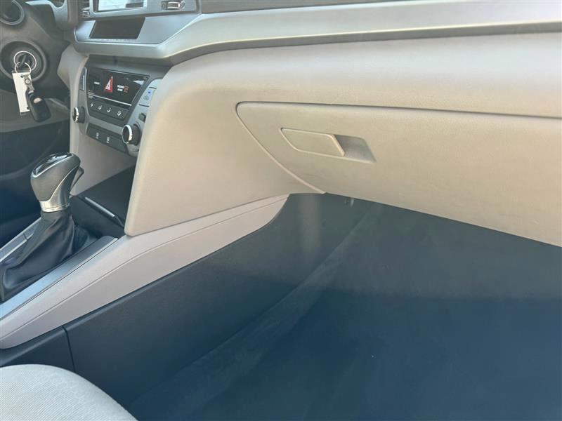 Hyundai Elantra SE 2017