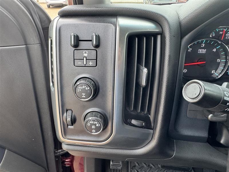 Chevrolet Silverado photo 18