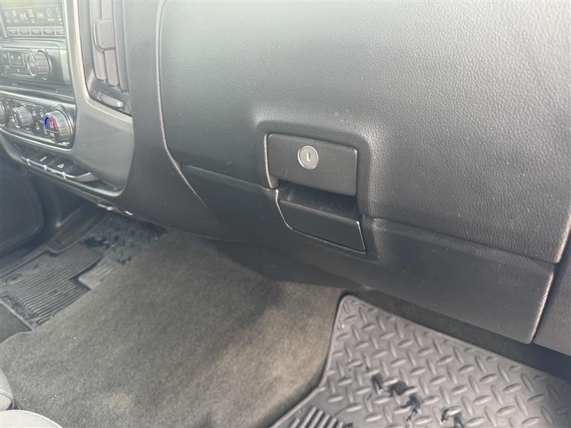 Chevrolet Silverado photo 35