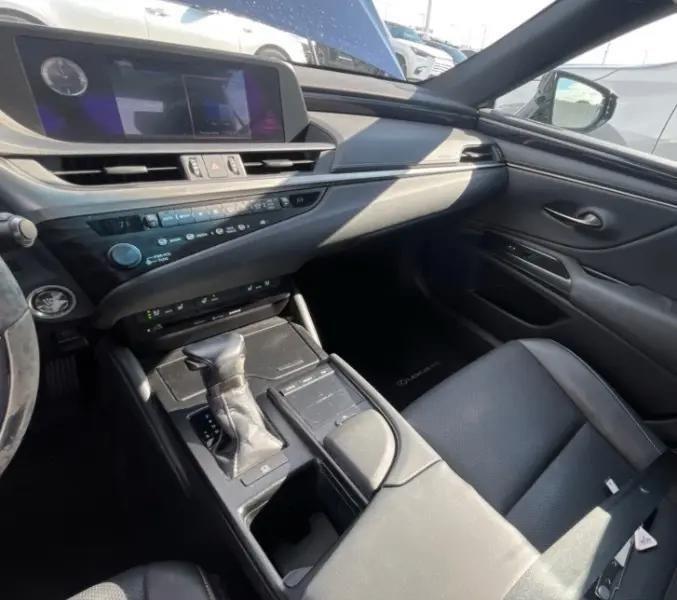 Lexus ES 350 4D Sedan 2020